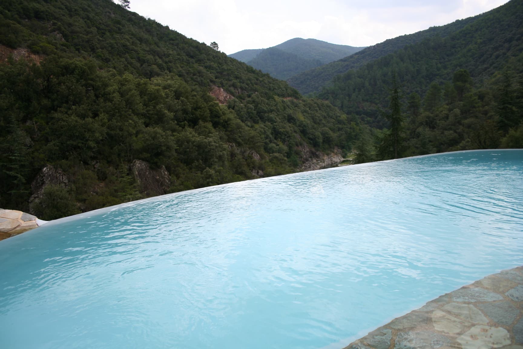 Lagon en terrain escarpé - voir plus